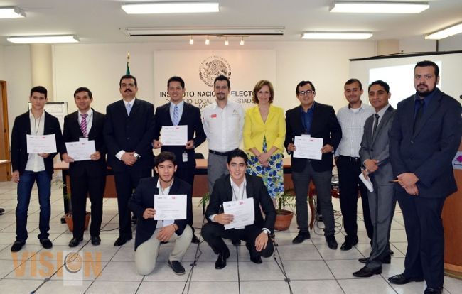 INE y Sejov premian a jóvenes por su debate político