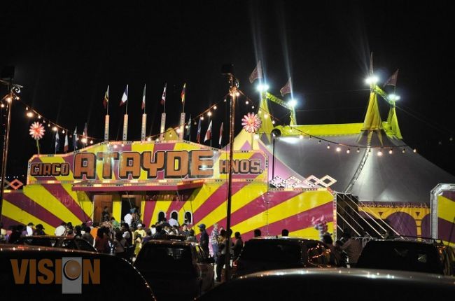 Se manifiestan frente el circo Atayde 