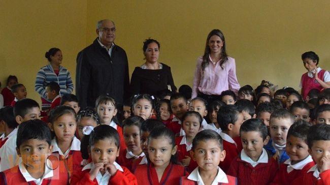 Diputados priístas entregan aula en beneficio de niños de Morelia