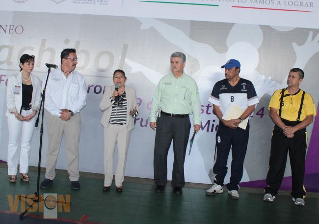 La Regidora Sara Villicaña Aguilar inaugura 1° Torneo de Cachibol del ISSSTE