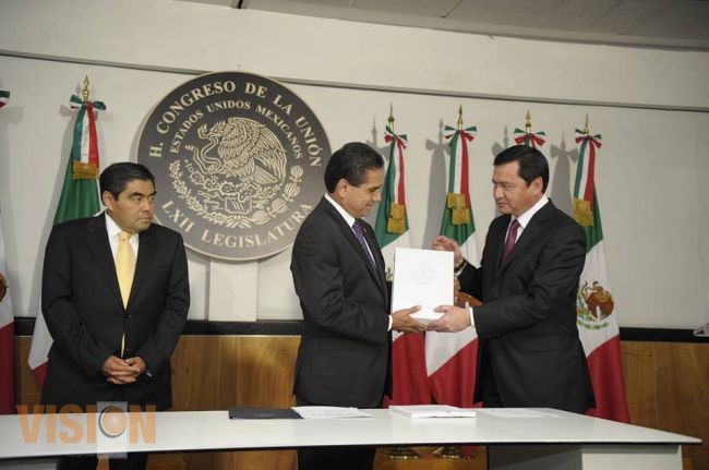 Silvano Aureoles recibe Segundo Informe de Peña Nieto