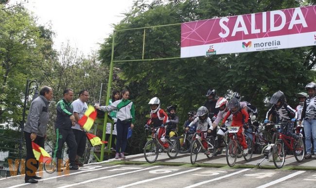 Ciclistas disfrutan de pista rehabilitada en el Bosque Cuauhtémoc 