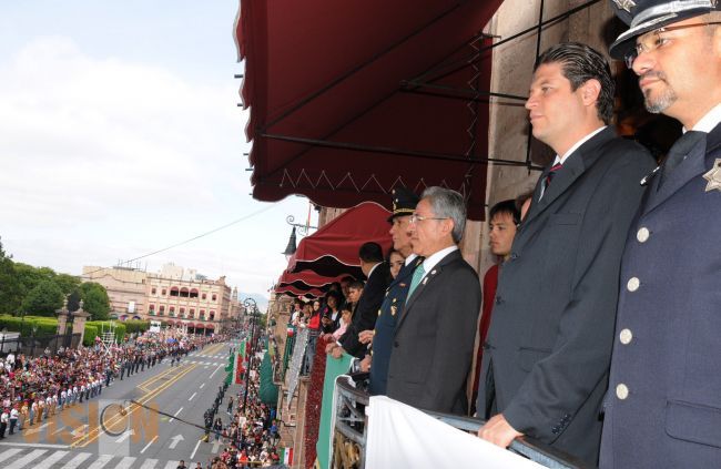 SJG encabezó el desfile cívico-militar del CCIV aniversario la Independencia de México.