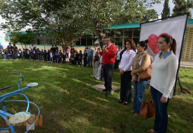 Entrega Ayuntamiento de Morelia juegos infantiles a internado España México.