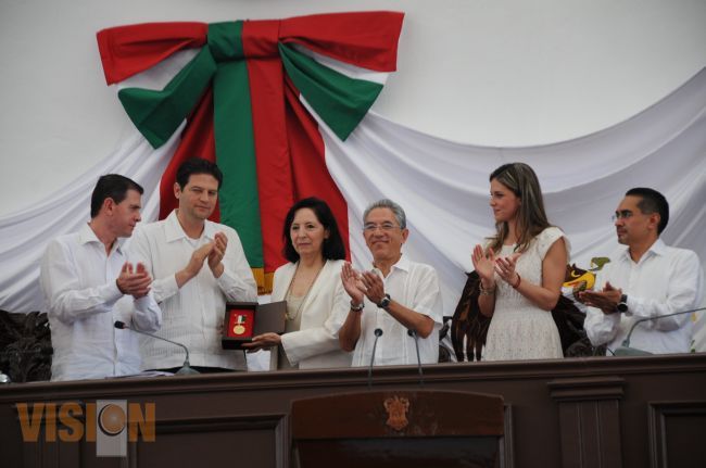 Encabeza Gobernador Salvador Jara entrega de la Presea Constitución de Apatzingán.