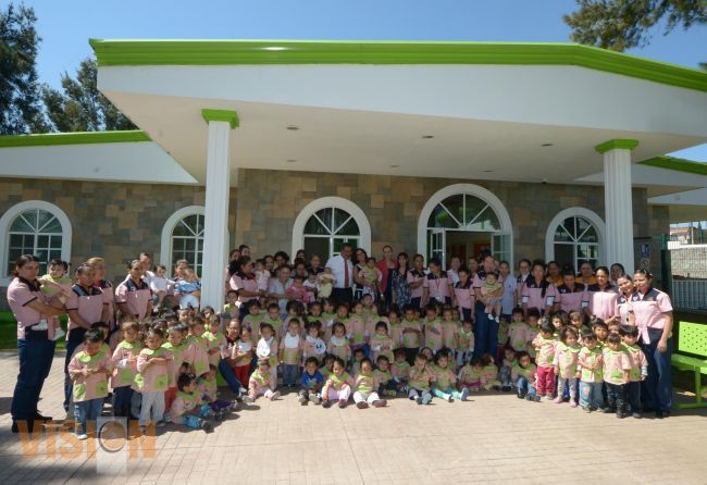 Visitan WLM y Maggy Oribio de Lázaro el centro infantil de educación inicial.