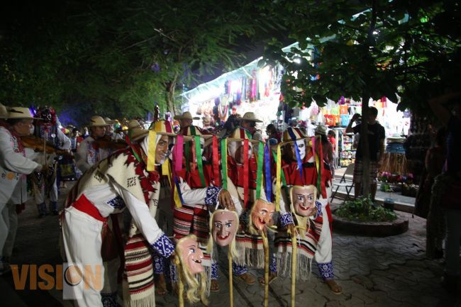 Con desfile en Playa del Carmen inician actividades del 9° festival de tradiciones de vida y muerte