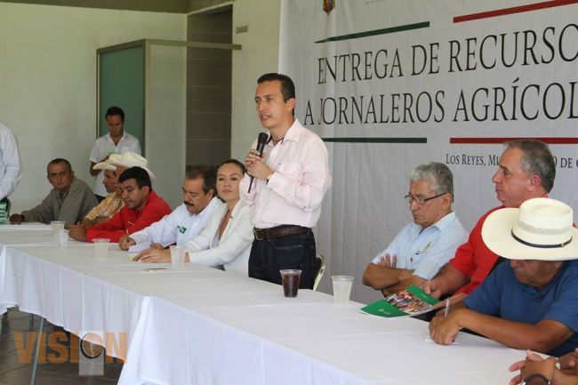 Rehabilitarán albergues para cañeros en Michoacán.