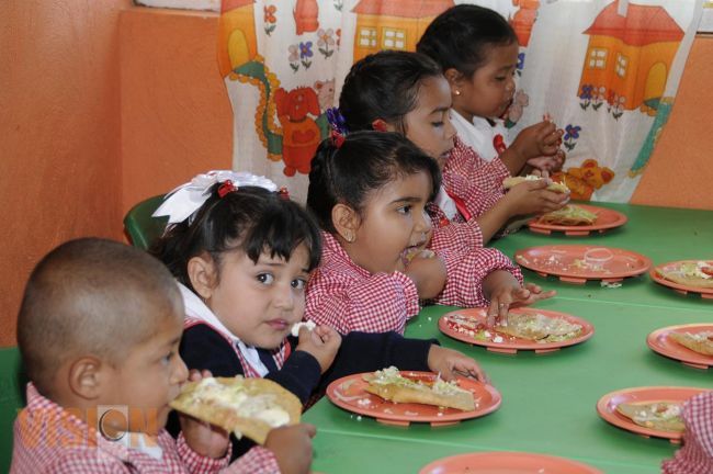 DIF Michoacán promueve programas alimentarios y de desarrollo familiar.