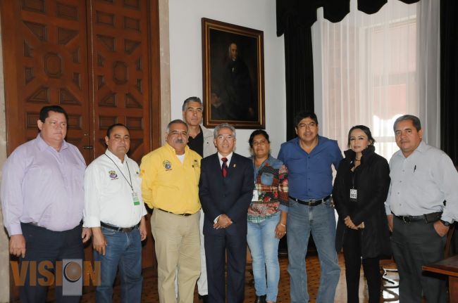 Salvador Jara se reúne con Rogelio Ortega Camargo, presidente municipal de Lázaro Cárdenas. 