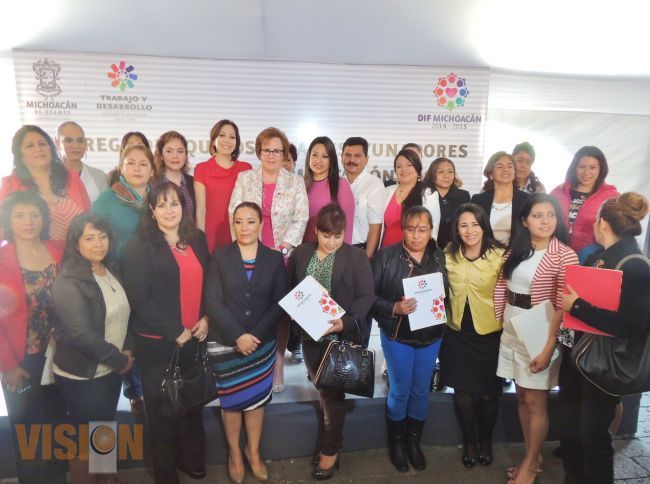 DIF Michoacán entrega 15 nuevos Espacios de Alimentación Encuentro y Desarrollo para 13 Municipios.