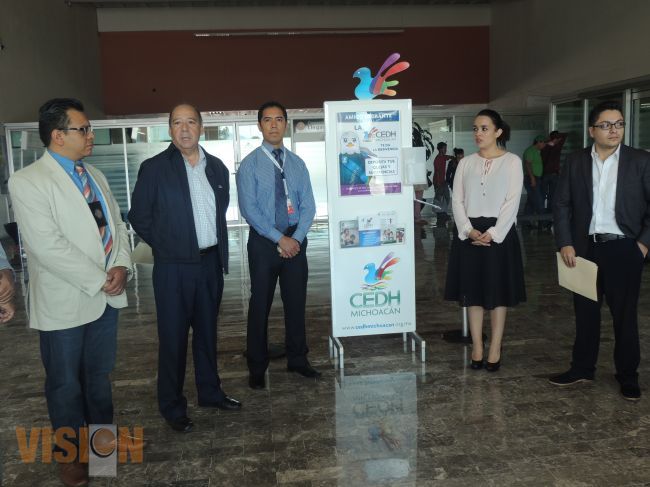 Instala CEDH buzones de quejas en el Aeropuerto Internacional Morelia.