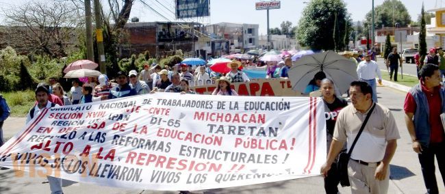 Marchan de nuevo, los maestros democráticos en Uruapan 