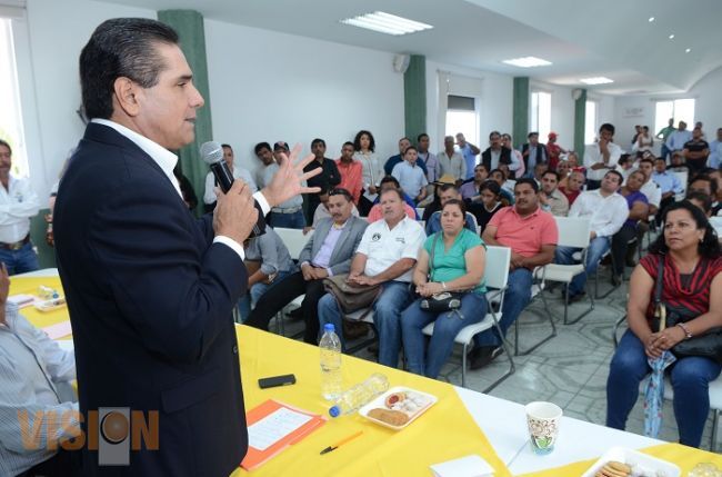 Transportistas de Michoacán dialogan con Silvano