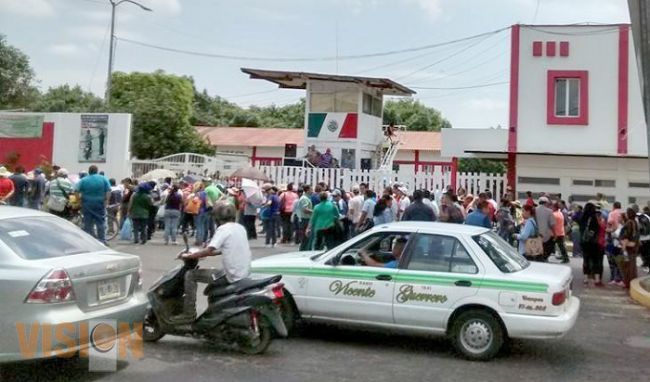 Connato de bronca entre grupos de manifestantes en Uruapan