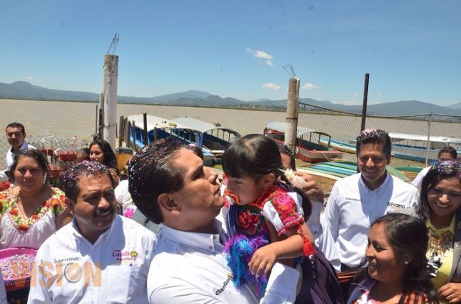 Silvano Aureoles ofrece diálogo constante con empresarios y sociales de la región de Pátzcuaro
