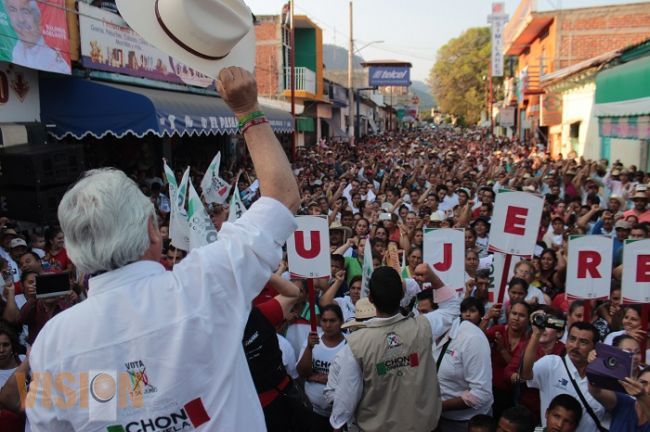 Habitantes de la Huacana muestran su apoyo a Chon Orihuela