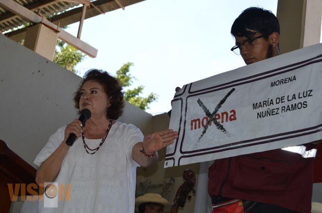María de la Luz pide el voto para los candidatos de Morena
