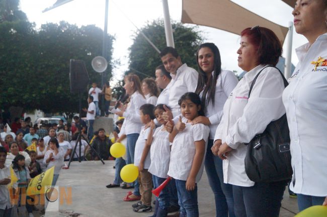 Cientos de mujeres en Tuxpan marchan en apoyo a los candidatos del PRD