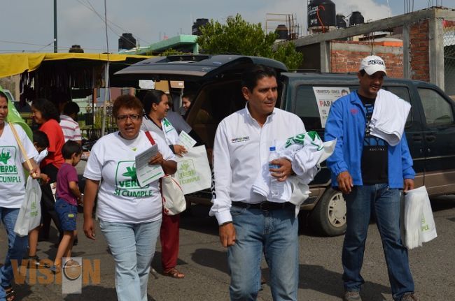 Lleva Ernesto Núñez propuesta de campaña a Misión del Valle