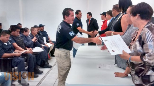 Asesores sobre seguridad de  Colombia, capacitan a policías