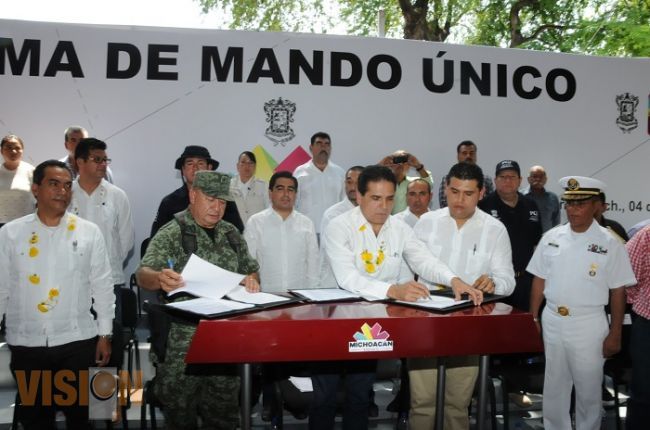 Gobernador de Michoacán, Silvano Aureoles, inicia en Tuzantla las firmas del Mando Único Policial