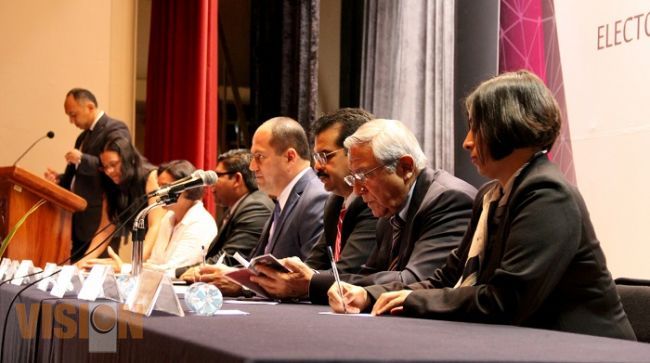 Se lleva a cabo mesa redonda “Democracia Electoral Rijosa y Litigiosa en México”