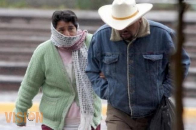 Por bajas temperaturas retrasan media hora regreso a clases 