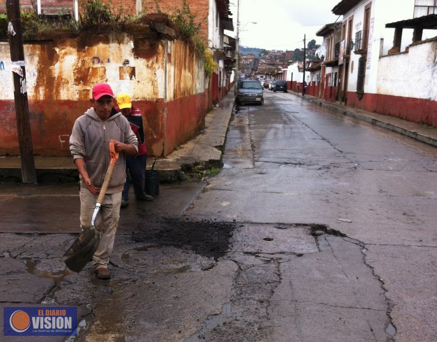 Arranca Ayuntamiento de Pátzcuaro plan emergente de bacheo