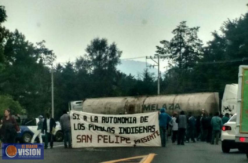 Indígenas bloquean el entronque a Los Reyes