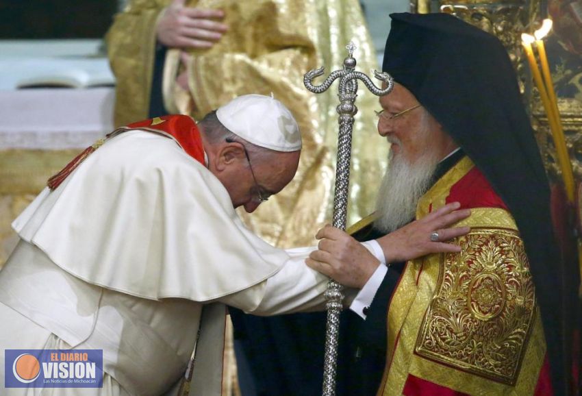 Luego de un milenio, iglesia de Roma y Rusia estrechan la mano