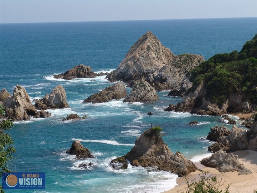 Revive la Costa de Michoacán; alcanza cifras históricas de afluencia de turistas.