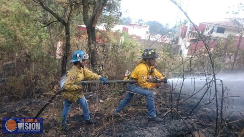 Intensifican labores de combate a incendios forestales en Uruapan