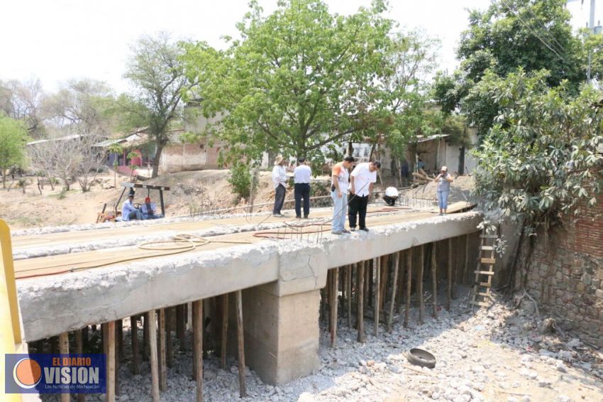 Arranca rehabilitación y ampliación del puente vehicular de Pirinda en Huetamo