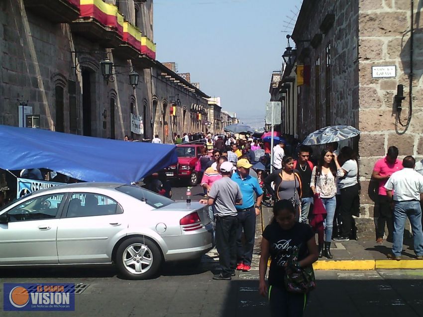 CNTE bloquea Palacio Municipal en Morelia