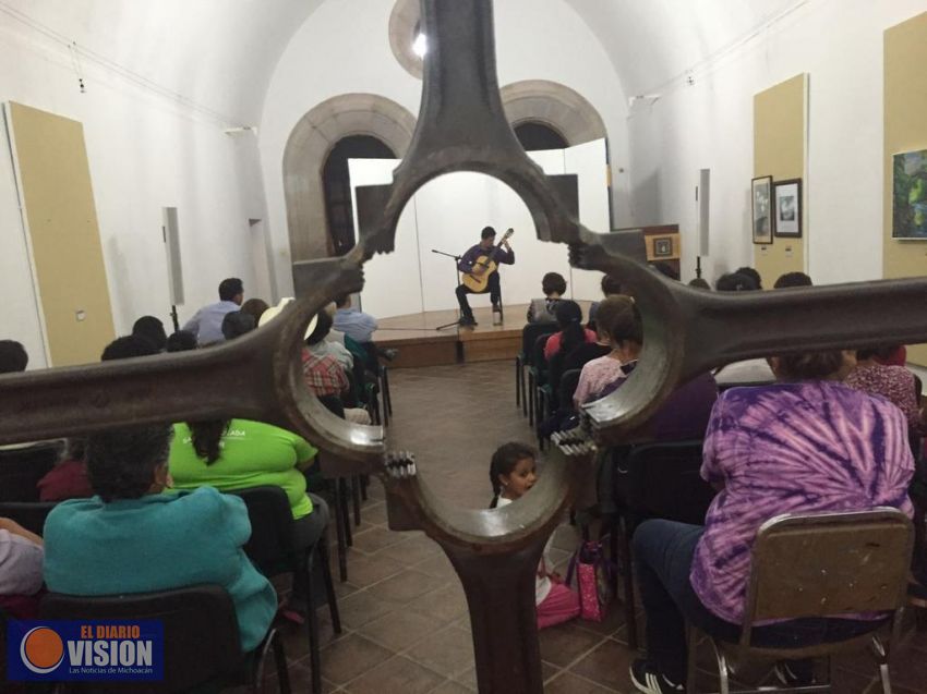 “Suenen Guitarras” concierto en el Ex Convento de Tiripetío