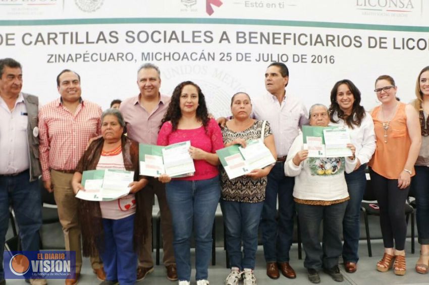 Arranca entrega de cartillas sociales a beneficiarios de Liconsa en Zinapécuaro 