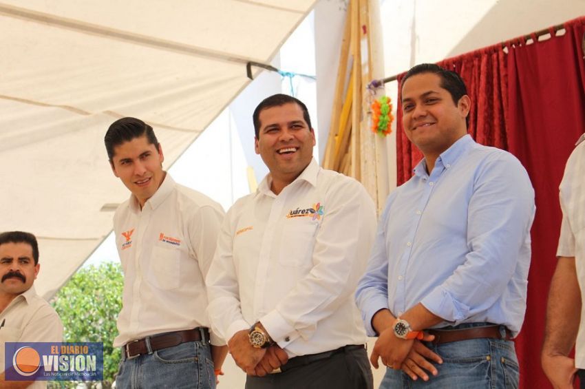Daniel Moncada, entrega apoyo para la construcción de Estancia del Adulto Mayor en Benito Juárez