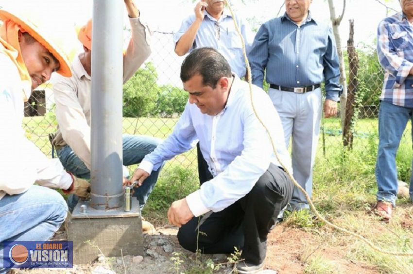 Elías Ibarra pone en marcha obra de electrificación y alumbrado en San Antonio