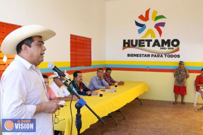 Inaugura Casa de la Cultura y sistema de agua potable Elías Ibarra en Huetamo 