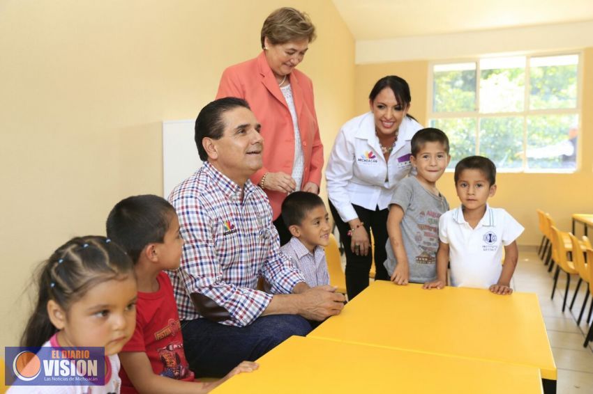 Cumple Gobernador con entrega de kinder en San José de la Cidra