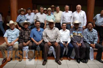 Enrique Bautista Villegas se reune con liderazgos del PRD en Pátzcuaro