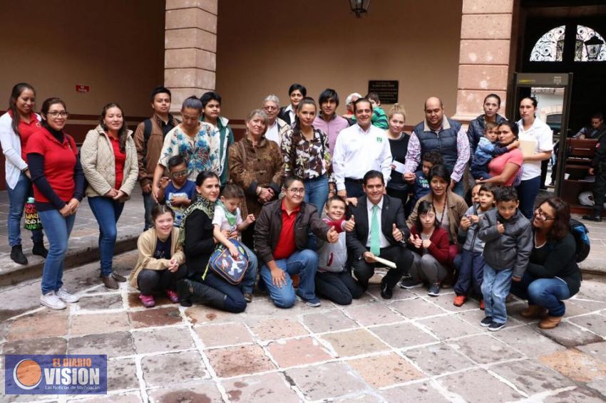 Ernesto Núñez pretende impulsar material para discapacitados en oficinas públicas