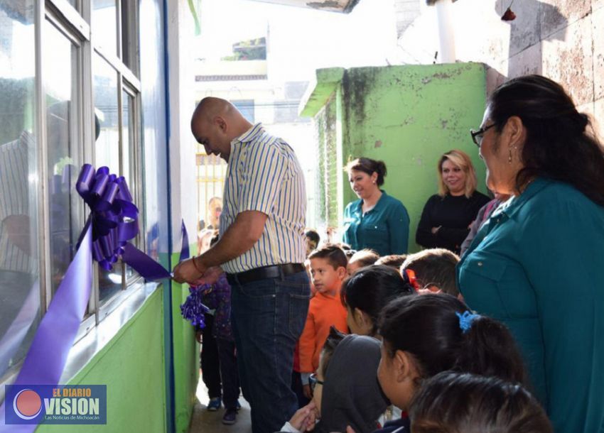 El Presidente Municipal de Zacapu inaugura baños en un jardín de niños 
