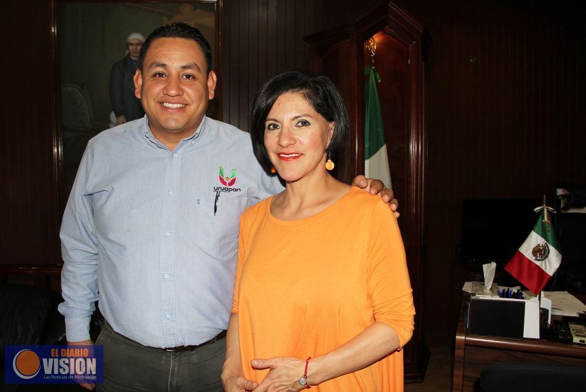 Se reúnen Socorro Quintana y Víctor Manríquez para revisión de proyectos de obra en Uruapan