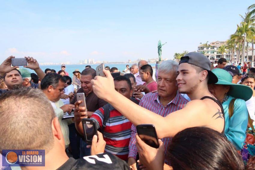 AMLO acusa a Salinas, Calderon, Yunes y RMV de guerra sucia contra Morena
