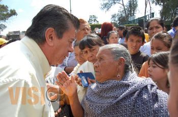 Reconoce Enrique Bautista el trabajo de las madres michoacanas en su día