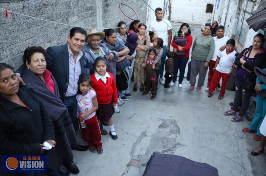 Ernesto Núñez visita a vecinos de la colonia Aquiles Serdán   