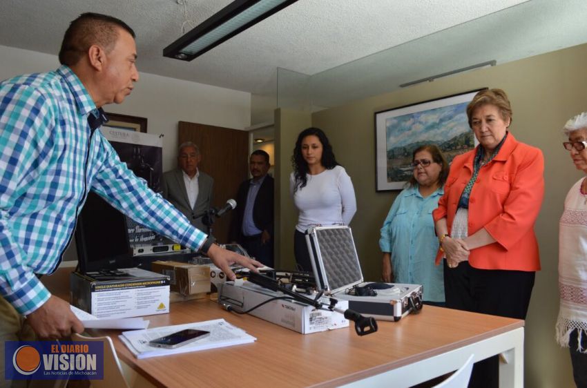 Secum entrega equipo de trabajo al “Colectivo comunitario de Radio” de Tepalcatepec