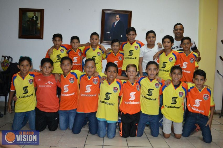 Apoyan a deportistas michoacanos para que asistan a Campeonato Nacional